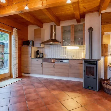 Lisa بيسندورف