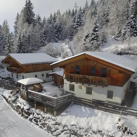 Lisa بيسندورف